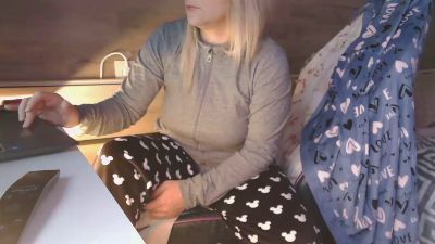 Larajustfu webcam model stream image