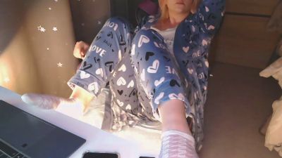 Larajustfu webcam cam4 model stream image