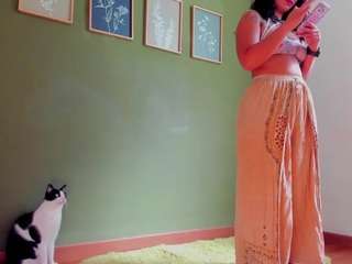 karlyee webcam model stream image