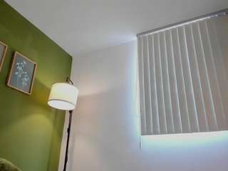 karlyee webcam model stream image