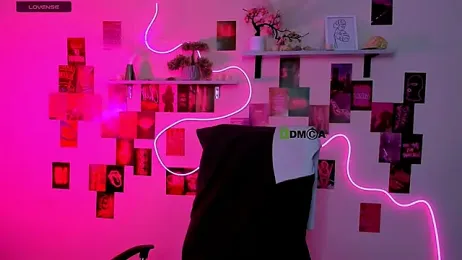 travis_wolf_ webcam model stream image