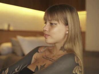 mileeena webcam model stream image