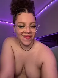 QueenNuttCollector webcam model stream image