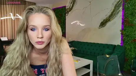 emily_bloom stripchat stream image, 27.05.2025 04:20