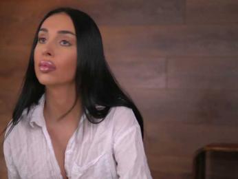 KairaAndrews bongacams stream image