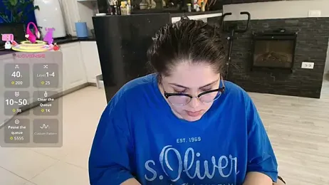 Layla- stripchat stream image, 15.04.2026 11:00