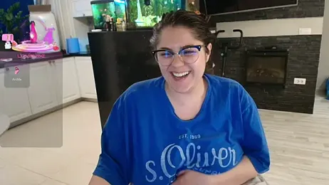 Layla- stripchat stream image, 15.04.2026 11:00