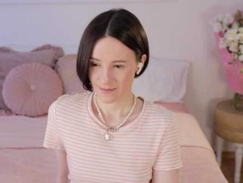 MissEssie bongacams stream image, 26.04.2025 15:00