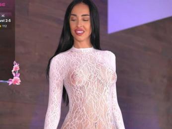 KairaAndrews bongacams stream image